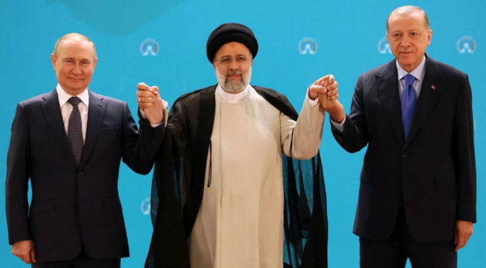 Γερμανία – Μπέρμποκ κατά Ερντογάν: Πρόκληση η φωτογραφία του με Πούτιν και Ραΐσι