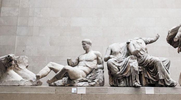 Ένα ρομπότ αντιγράφει τα Γλυπτά του Παρθενώνα