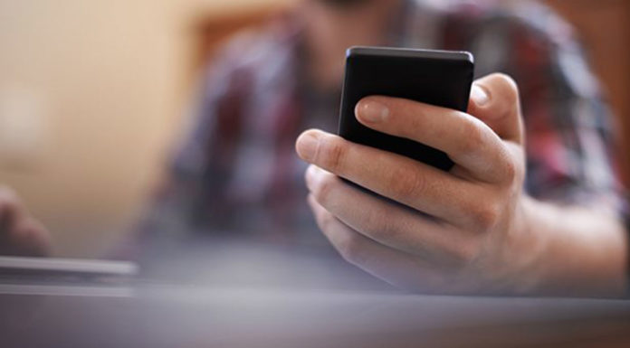 Η παγκόσμια αβεβαιότητα κλονίζει τα smartphones: -9% οι πωλήσεις… Της Νατάσας Φραγκούλη
