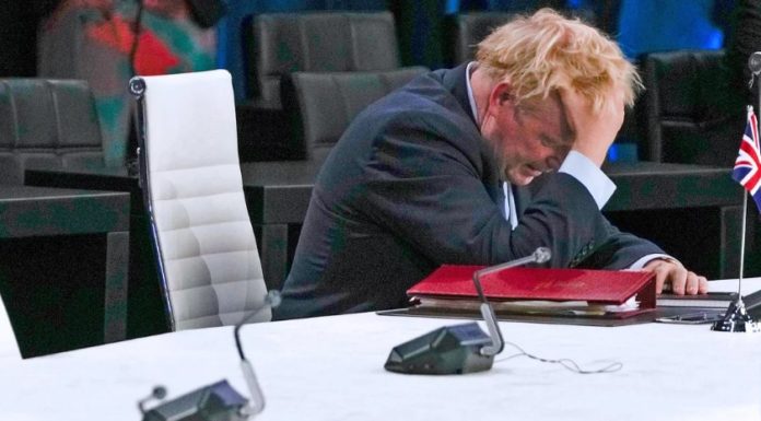 «Ή παραιτείσαι ή πόλεμος»: Αντάρτικο στο κόμμα του Τζόνσον, απαιτούν να φύγει τώρα από την ηγεσία