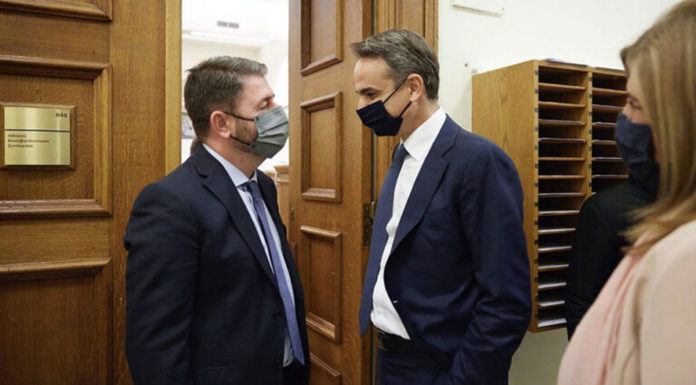 Μητσοτάκης: Οφείλω μια συγγνώμη στον Ανδρουλάκη – Ασυγχώρητο λάθος το «σκάνδαλο των υποκλοπών»