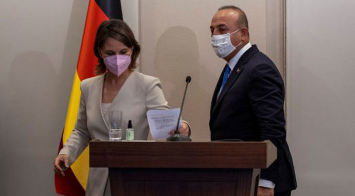 Ο πόλεμος στην Ουκρανία και η αλλαγή της Γερμανίας – Τα μηνύματα Μπέρμποκ σε Ελλάδα και Τουρκία