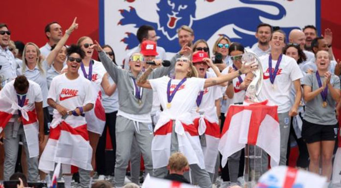 Η νίκη της Αγγλίας προαναγγέλλει «εμπορική επανάσταση» για το γυναικείο ποδόσφαιρο