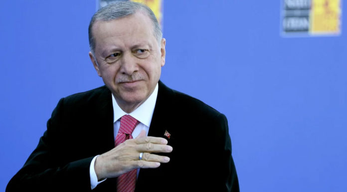 Handelsblatt: Εκνευρισμός στις Βρυξέλλες με τις κινήσεις του Ερντογάν