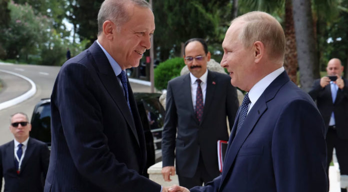 Η εμβάθυνση της σχέσης Ερντογάν-Πούτιν ανησυχεί ΕΕ και ΗΠΑ -Σκέψεις για επιβολή κυρώσεων στην Τουρκία