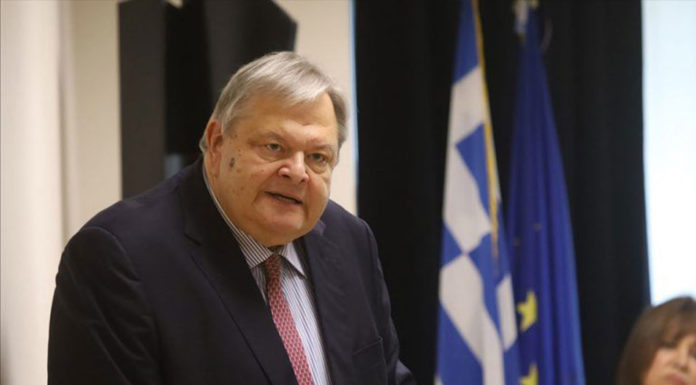 Επίθεση Βενιζέλου στον Μητσοτάκη για τις υποκλοπές