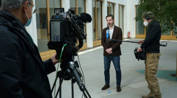 Τριγμούς και παραιτήσεις προκαλεί η Ρωσία στο αριστερό Die Linke της Γερμανίας… Της Julia Dahm