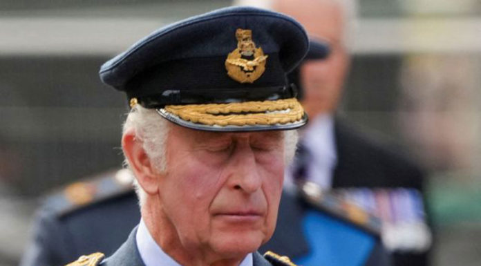 Βασιλιάς Κάρολος: Μπάτλερ της βασίλισσας Ελισάβετ αποκαλύπτει τις παράλογες απαιτήσεις του