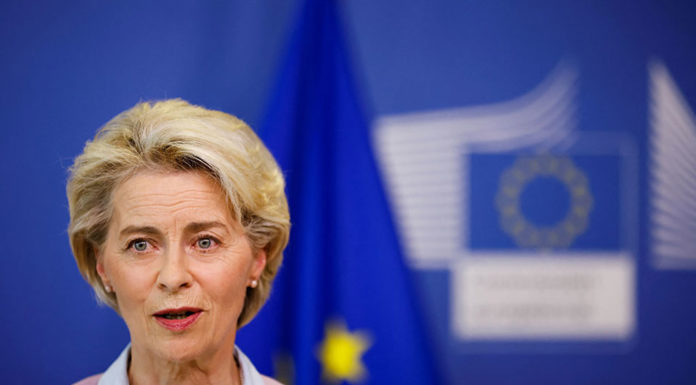 Ενεργειακή κρίση: Πλαφόν στο ρωσικό αέριο, υποχρεωτικό «ψαλίδι» στο ρεύμα προτείνει η Κομισιόν