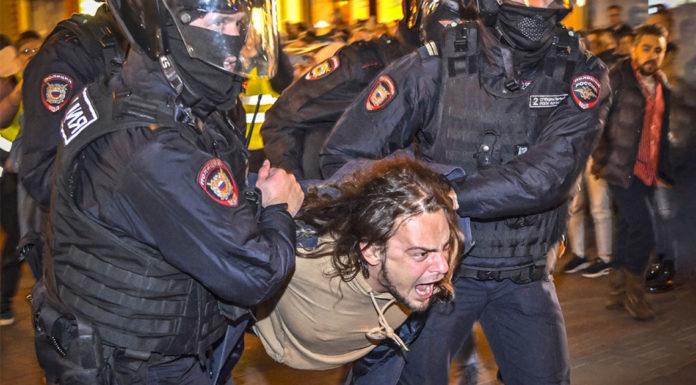 Ρωσία: Πολίτες αντιδρούν στην επιστράτευση του Πούτιν – «Προτιμώ να φύγω παρά να πολεμήσω»… Της Νάνσυ Κουλούρα