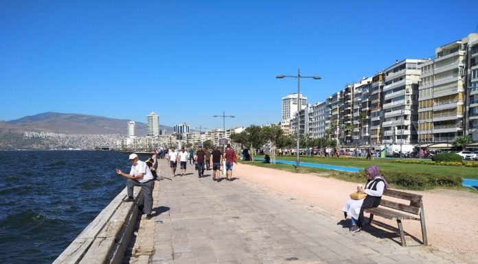 Οδοιπορικό στη Σμύρνη εκατό χρόνια μετά…