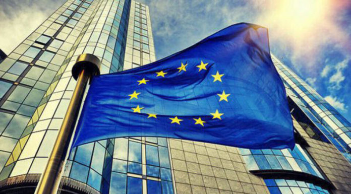 Έναν χρόνο πριν τις επόμενες Ευρωπαϊκές Εκλογές, οι πολίτες αναγνωρίζουν τον αντίκτυπο της ΕΕ στη ζωή τους