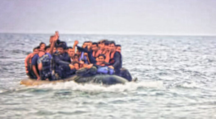 Νορβηγική ΜΚΟ για πρόσφυγες «καταδικάζει» την στρατιωτικοποίηση των ελληνικών νησιών – Τι απαντά η Αθήνα