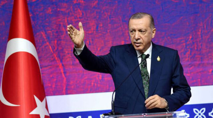 Ο Ερντογάν απειλεί και ο Μενέντεζ βάζει «ταφόπλακα» στην πώληση F-16 στην Άγκυρα – Πυρ ομαδόν κατά του σουλτάνου