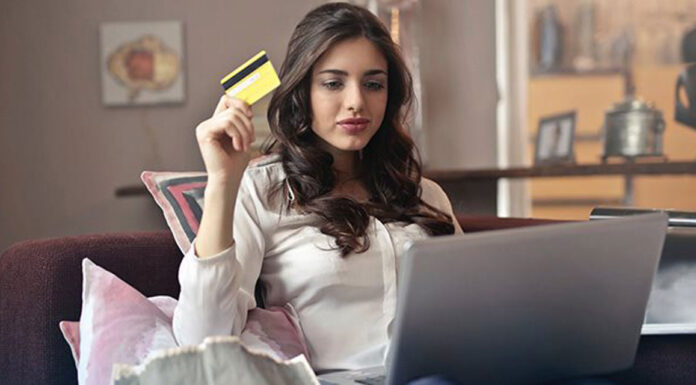 Οι ψηφιακές αγορές διχάζουν τους καταναλωτές τη φετινή εορταστική περίοδο… Της Νατάσας Φραγκούλη