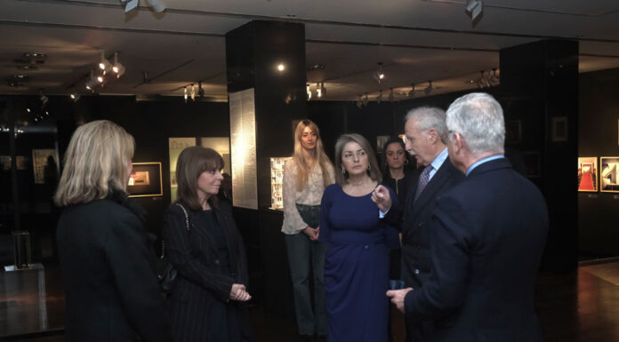 Η Πρόεδρος της Δημοκρατίας ξεναγήθηκε στην έκθεση «Πολυκατοικία»