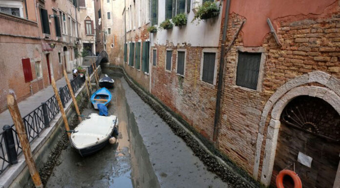 Βενετία: «Στέρεψαν» τα κανάλια – Πού οφείλεται το φαινόμενο