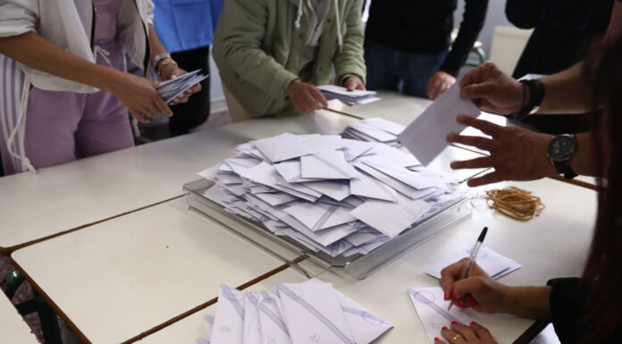 Πώς ψήφισαν οι νέοι και προς τα πού «μετατοπίστηκε» το Κέντρο