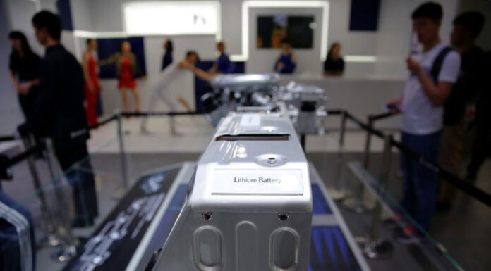 Η επανάσταση των μπαταριών: Οι αντίπαλοι αγωνίζονται για την υπεροχή στην αγορά αυτοκινήτων