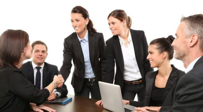 Τα έξι απαραίτητα βήματα για τη χρηματοοικονομική ενδυνάμωση των γυναικών… Των Νίκου Φίλιππας – Αφροδίτη Σταθοπούλου