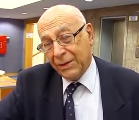 «Κλιματική αλλαγή δεν υπάρχει, όχι άλλες ανεμογεννήτριες στη θέση των δέντρων»! Αντώνης Φώσκολος