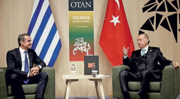 Bloomberg: «Aσσος στο μανίκι» της Ελλάδας η οικονομική κρίση της Τουρκίας