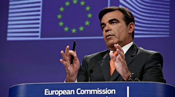 ΕΕ: Νέες αρμοδιότητες στον Μ. Σχοινά μετά την προσωρινή απομάκρυνση της Μ. Βεστάγκερ