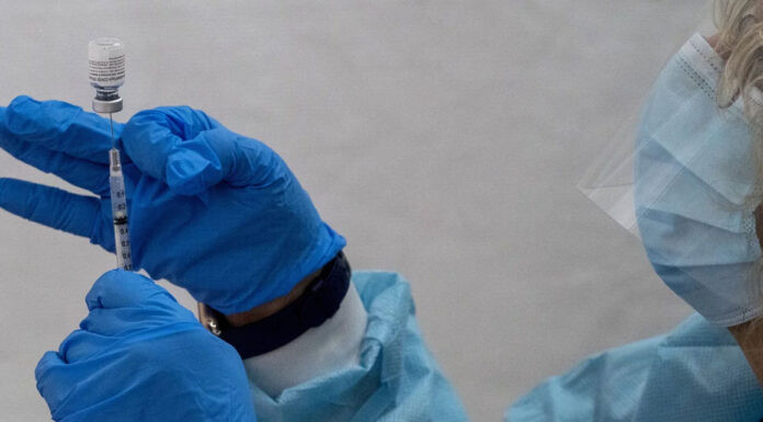 Ποιο εμβόλιο πρέπει να γίνει πρώτα; Του κορωανοϊού ή της γρίπης -Τι αναφέρει ο καθηγητής Νίκος Τζανάκης