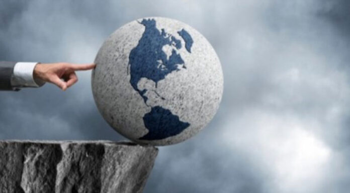 Αναποδογυρίζοντάς την «παγκόσμια λογική»… Του Ηλία Καραβόλια