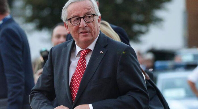 ΚΕ για συνέντευξη Γιούνκερ και Κυπριακό: «Οι προοπτικές επίλυσης υφίστανται»