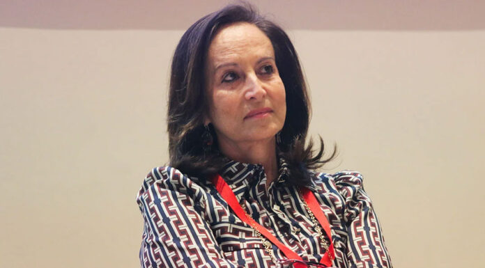 Η Άννα Διαμαντοπούλου και το προσκλητήριο