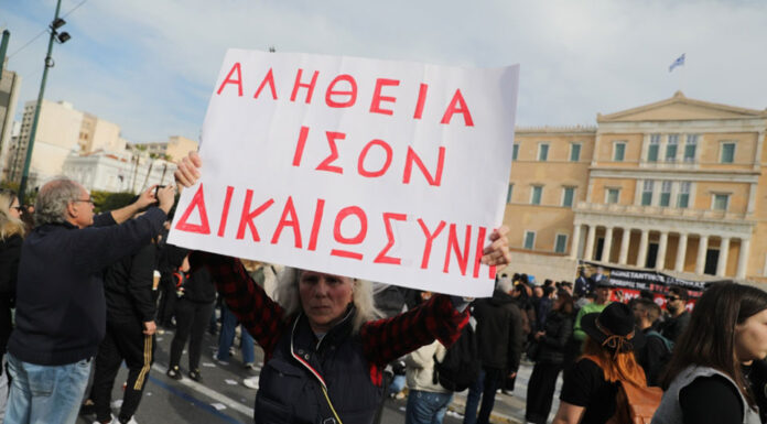 Οι μυθοπλασίες για τα Τέμπη θα τρελάνουν τους συγγενείς