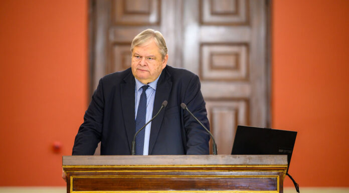 ΤΑ ΝΕΑ | Ευ. Βενιζέλος: Τι συμβαίνει στη Δύση;