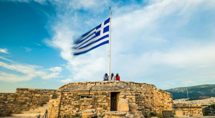 Πώς παραμένουμε ένα χωριό που δεν καταλαβαίνει τίποτα από τον κόσμο… Της Σώτης Τριανταφύλλου