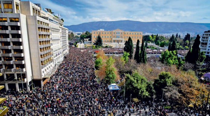 Τι ζητούν οι πλατείες… Του Βασίλη Κοντογιαννόπουλου