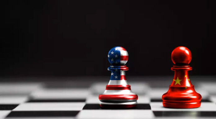 Το Chicken Game ΗΠΑ – Κίνας και στη μέση η ΕΕ… Του Πλάμεν Τόντσεφ