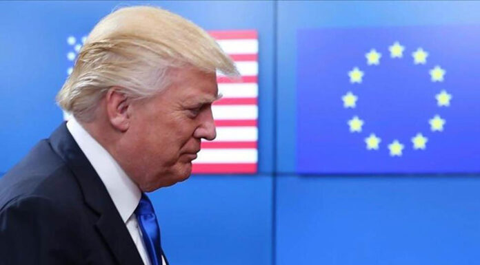 Politico: Ο Τραμπ αλλάζει το παιχνίδι στο παγκόσμιο εμπόριο και αφήνει την Ευρώπη πίσω