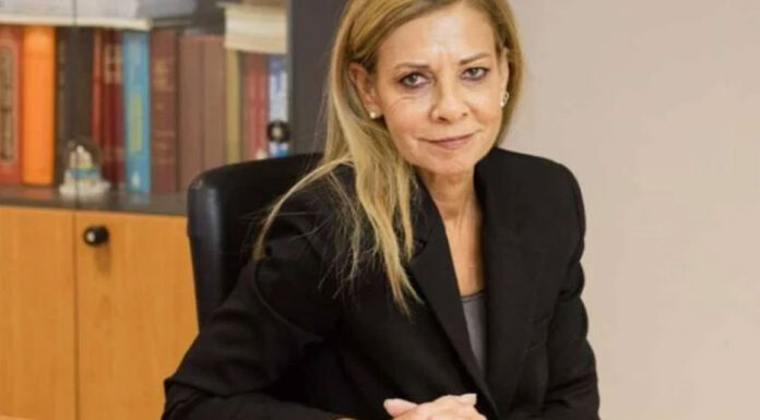 Το ΠΑΣΟΚ δεν ήταν και ούτε προσφέρεται προς απορρόφηση… Της Κατερίνας Σολωμού