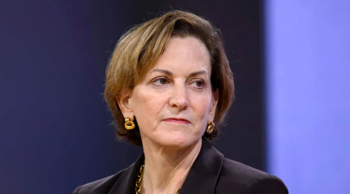 Αν Άπλμπαουμ στο The Atlantic: Ο Τραμπ δεν έχει ισχυρά χαρτιά –Γιατί να χρειαστεί ο Πούτιν να κάνει συμφωνία μαζί του;