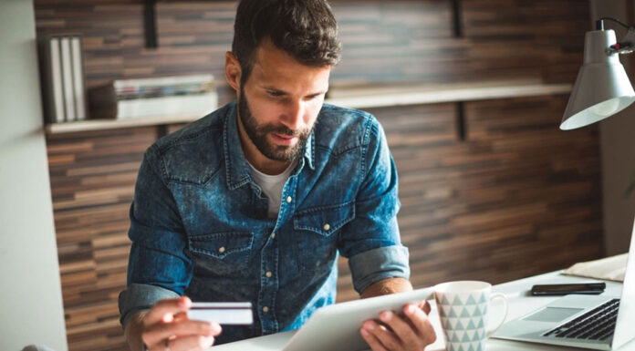 Ρεκόρ στο e-commerce: Επτά στους δέκα Έλληνες αγοράζουν online… Της Νατάσας Φραγκούλη