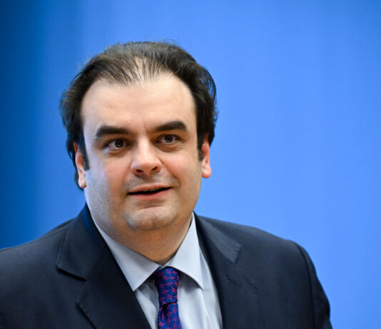 O Πιερρακάκης, ο Βέλγος και το ρωσικό χρήμα-Αγρότες: Στα κάγκελα μένει η γαλάζια ΚΟ-Tips για ΕΛΧΑ, Metlen, ΙΝΛΟΤ
