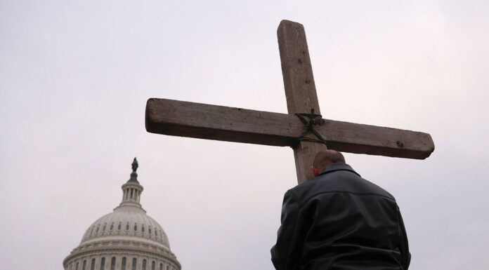 Οφείλουν οι Χριστιανοί να μισούν το κράτος;… Του Nikos Maris