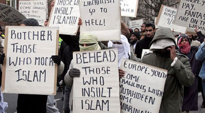 Θεός σφαγών και βιασμών… Του Θάνου Τζήμερου