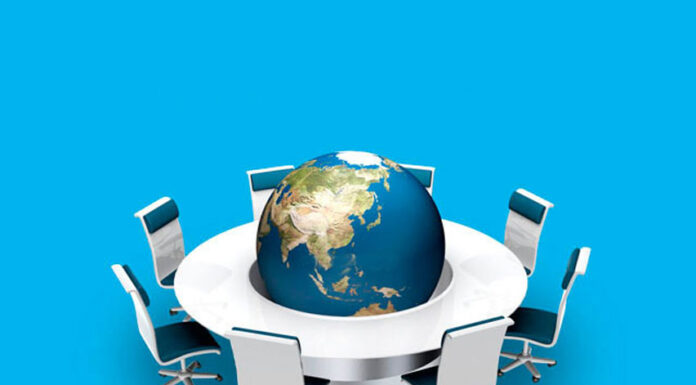 Ένα παρόν σε αναστολή… Του Ηλία Καραβόλια