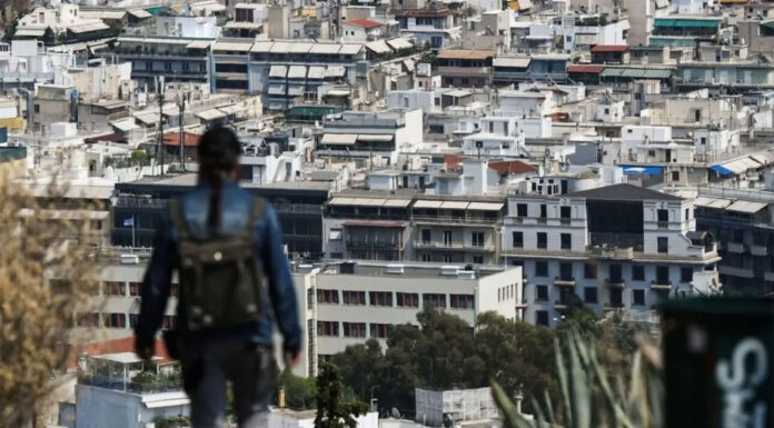 Ευρωπαϊκά ενοίκια με ελληνικούς μισθούς – Πώς το στεγαστικό κάνει πιο δύσκολη τη ζωή μας