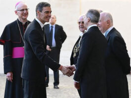 Το ένα σκάνδαλο μετά το άλλο φέρνει τον Σάντσεθ της Ισπανίας στα σχοινιά… Του Guy Hedgecoe