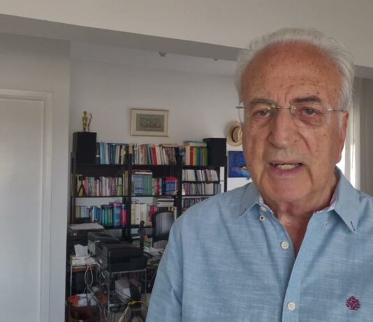 Κομματικές αφίξεις και αναχωρήσεις