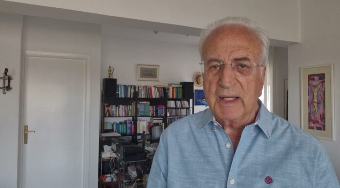 Κομματικές αφίξεις και αναχωρήσεις