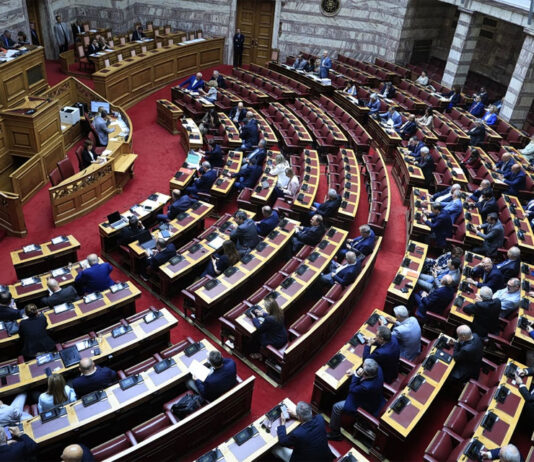 Πώς ο κομματικός κατακερματισμός ναρκοθετεί τη διακυβέρνηση… Της Σώτης Τριανταφύλλου