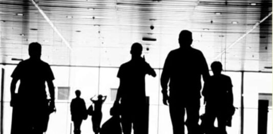 Γιατί 7 στους 10 νέους Έλληνες ζουν στο πατρικό έως τα 31… Του Δημήτρη Σταμούλη